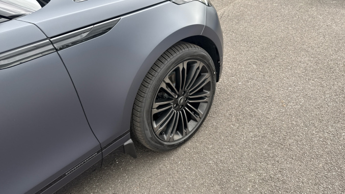 Land Rover Range Rover Velar 3.0 D300 MHEV Belgravia Edition 5dr Auto Diesel Estate - Image 22